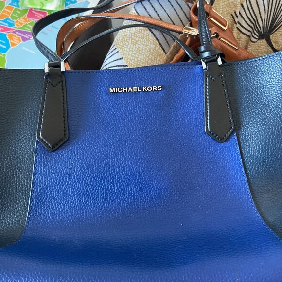 Michael Kors Handbags - Michael Kors Purse